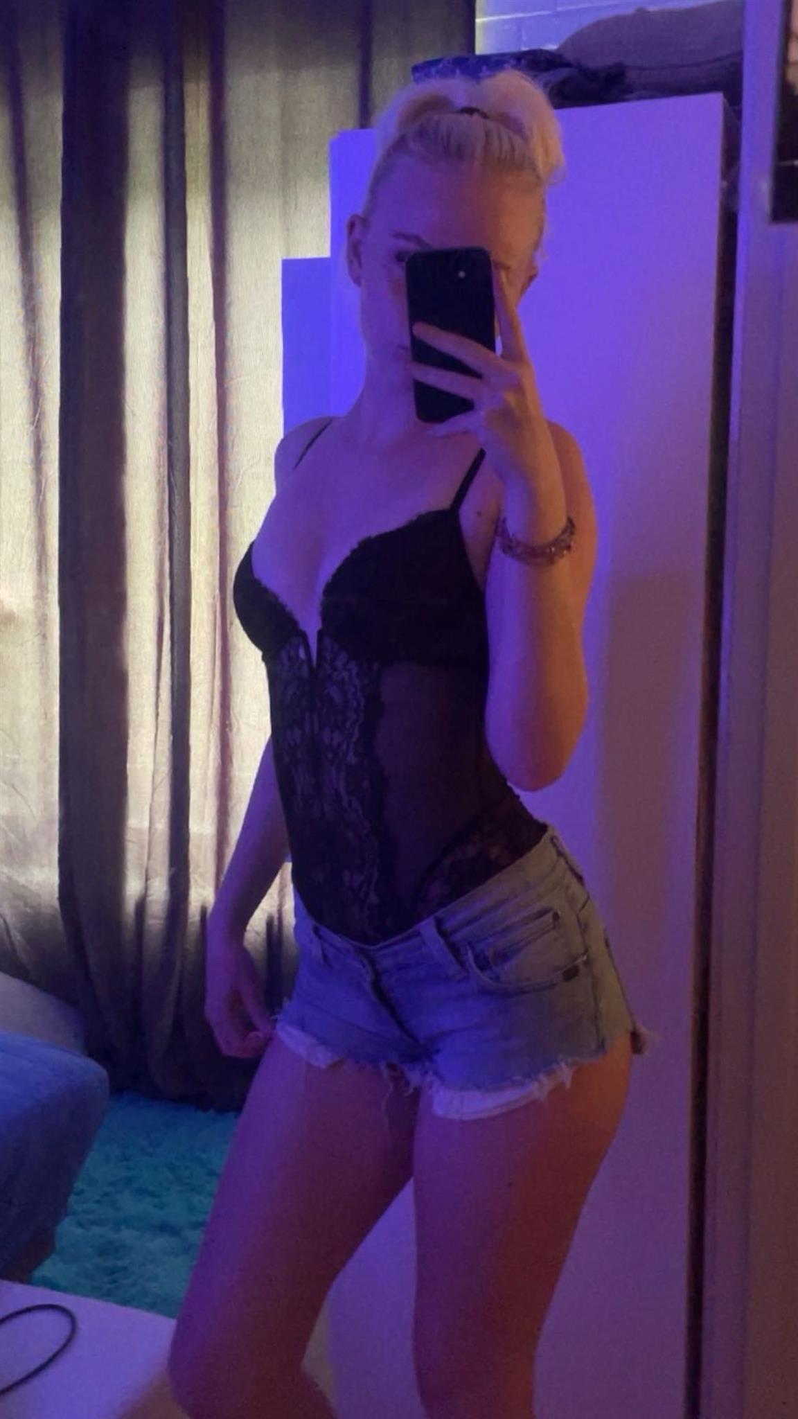 Escort pige fra København tilbyder Sex uden kondom @ escort5.dk